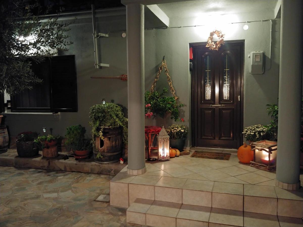 فيلا Rina'S House كالامباكا المظهر الخارجي الصورة